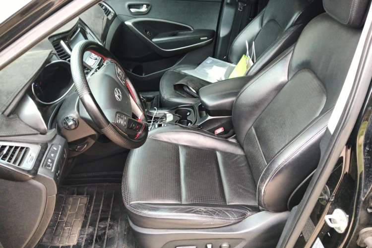 Used Hyundai Santa Fe 2013 2.4L Automatic 4x4 Smart Version Left Front Seat