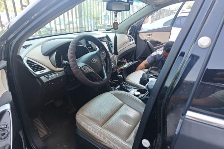 Used Hyundai Santa Fe  Left Front Seat