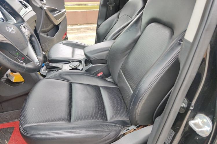 Used Hyundai Santa Fe 2013 2.4L Automatic Two-Wheel Drive Smart Version Left Front Seat