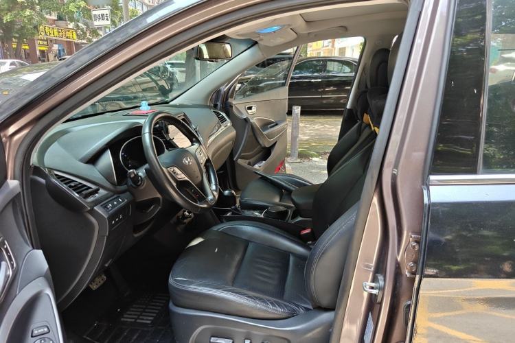 Used Hyundai Santa Fe 2013 Revised Version 2.0T Automatic All-Wheel Drive Top-Tier Trim Left Front Seat