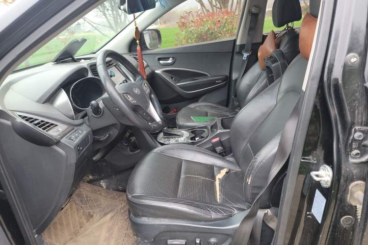 Used Hyundai Santa Fe 2013 2.4L Automatic Two-Wheel Drive Smart Version Left Front Seat