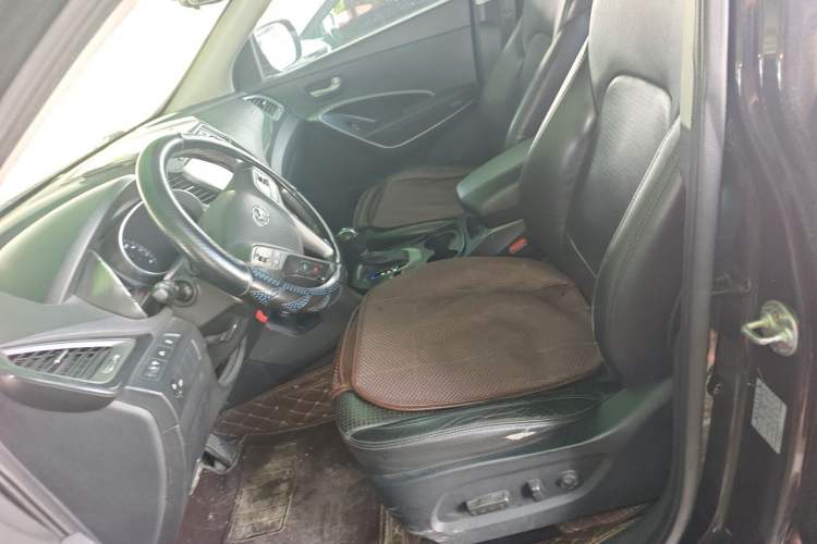 Used Hyundai Santa Fe 2013 2.4L Automatic Two-Wheel Drive Smart Version Left Front Seat
