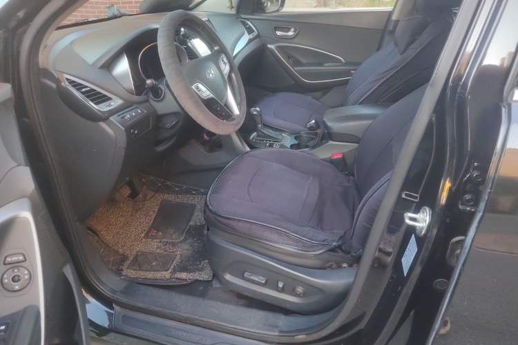Used Hyundai Santa Fe 2013 2.4L Automatic Two-Wheel Drive Smart Version Left Front Seat