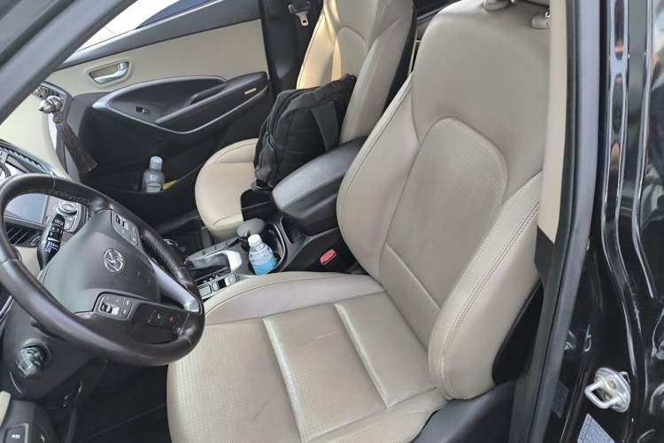 Used Hyundai Santa Fe 2013 2.4L Automatic 4x4 Smart Version Left Front Seat
