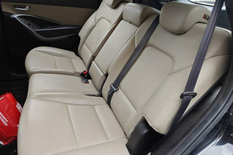 Used Hyundai Santa Fe 2013 2.0T Automatic All-Wheel Drive Top Trim Left Rear Seat