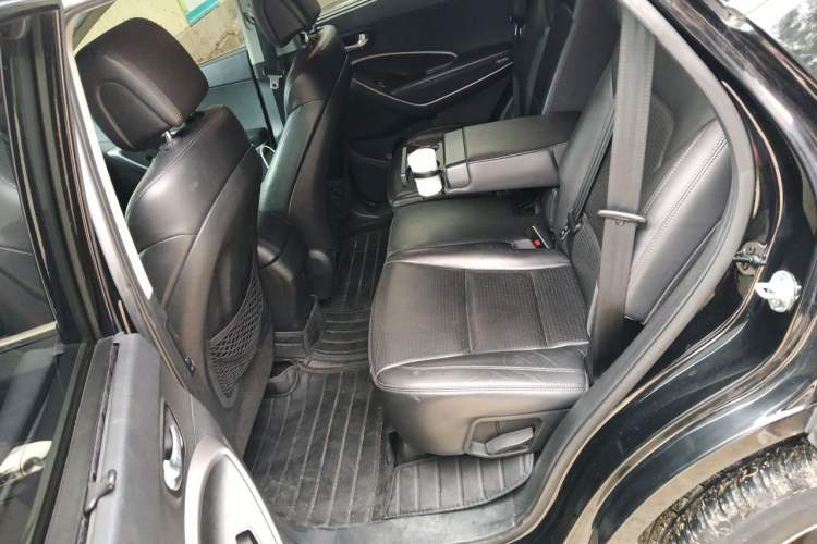 Used Hyundai Santa Fe 2013 2.4L Automatic 4x4 Smart Version Left Rear Seat