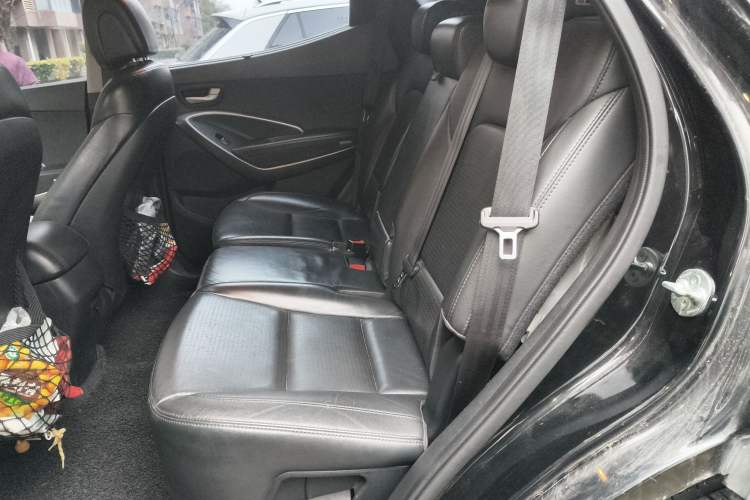 Used Hyundai Santa Fe 2013 2.4L Automatic Two-Wheel Drive Smart Version Left Rear Seat