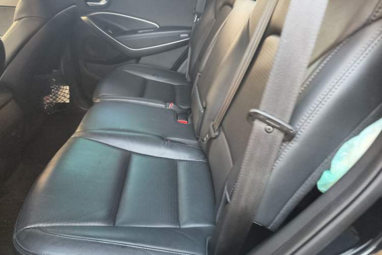 Used Hyundai Santa Fe 2013 2.4L Automatic 4x4 Smart Version Left Rear Seat