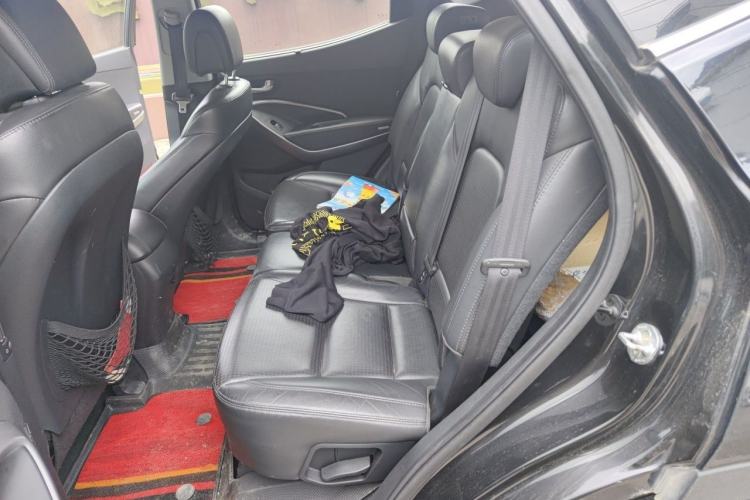 Used Hyundai Santa Fe 2013 2.4L Automatic Two-Wheel Drive Smart Version Left Rear Seat