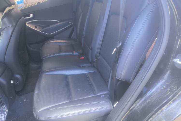 Used Hyundai Santa Fe 2013 2.4L Automatic Two-Wheel Drive Smart Version Left Rear Seat