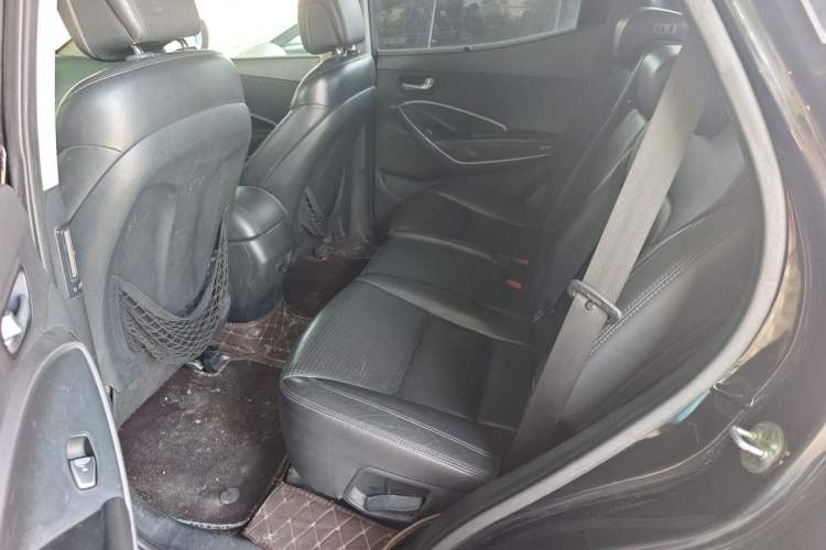 Used Hyundai Santa Fe 2013 2.4L Automatic Two-Wheel Drive Smart Version Left Rear Seat