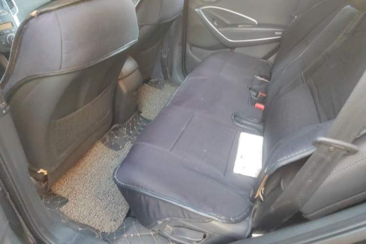Used Hyundai Santa Fe 2013 2.4L Automatic Two-Wheel Drive Smart Version Left Rear Seat