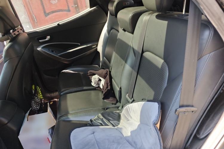Used Hyundai Santa Fe 2013 2.0T Automatic All-Wheel Drive Top Trim Left Rear Seat