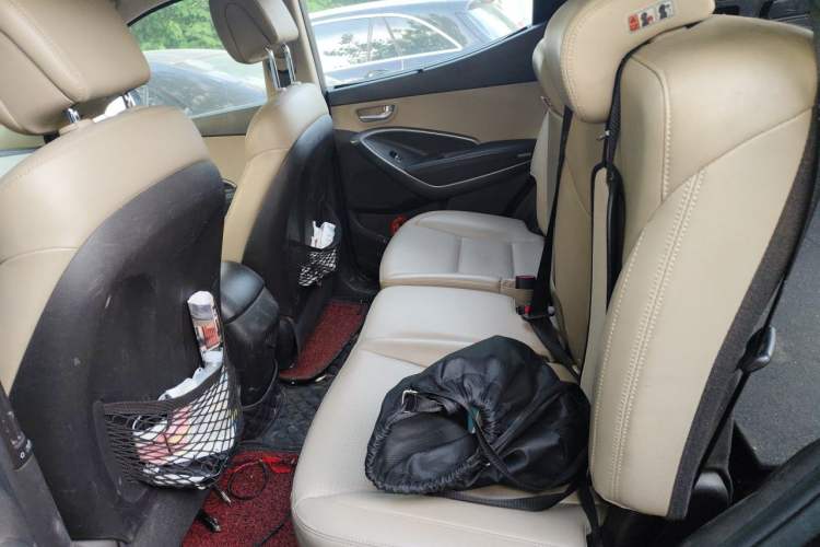Used Hyundai Santa Fe 2013 2.4L Automatic Two-Wheel Drive Smart Version Left Rear Seat