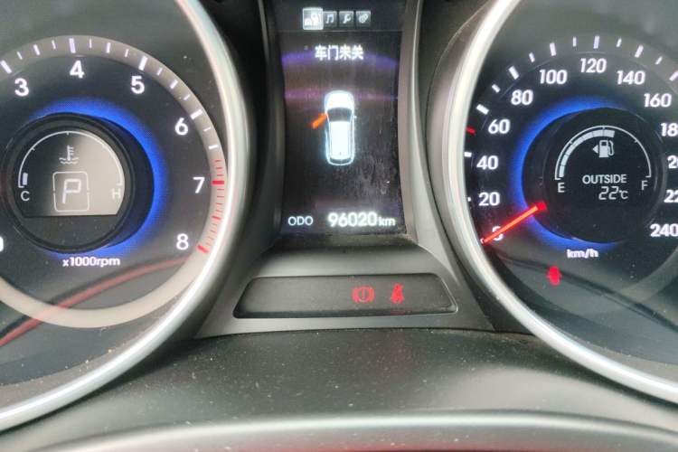 Used Hyundai Santa Fe 2013 2.4L Automatic 2WD Comfort Edition Odometer Close Up