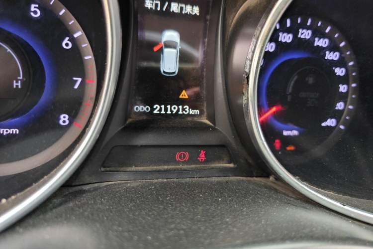 Used Hyundai Santa Fe 2013 Revised Version 2.4L Automatic All-Wheel Drive Smart Type Odometer Close Up