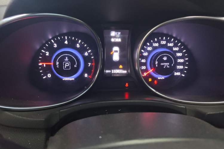 Used Hyundai Santa Fe 2013 2.4L Automatic 4x4 Comfort Edition Odometer Close Up