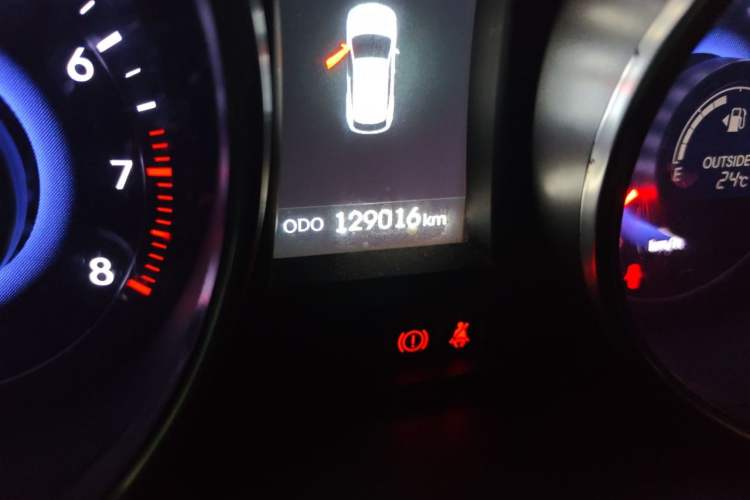 Used Hyundai Santa Fe 2013 2.4L Automatic 2WD Comfort Edition Odometer Close Up