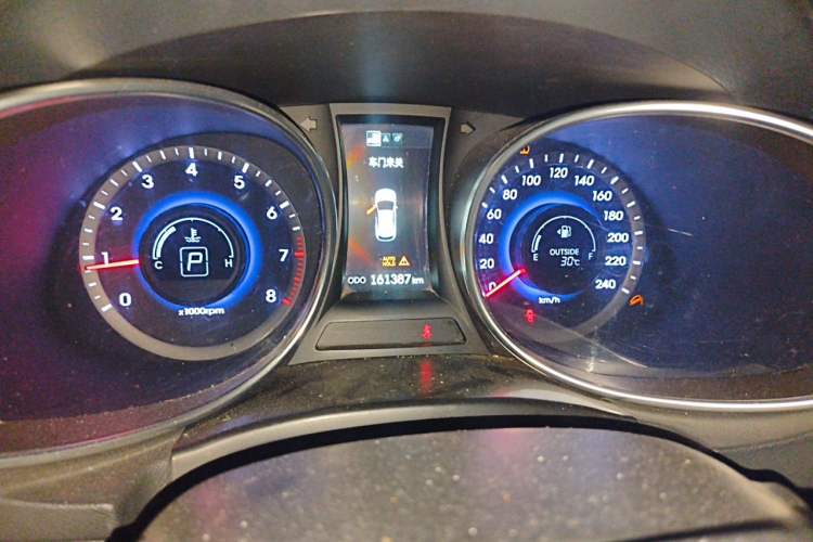 Used Hyundai Santa Fe 2013 Facelifted Version 2.0T Automatic Two-Wheel Drive Prestige Edition Odometer Close Up