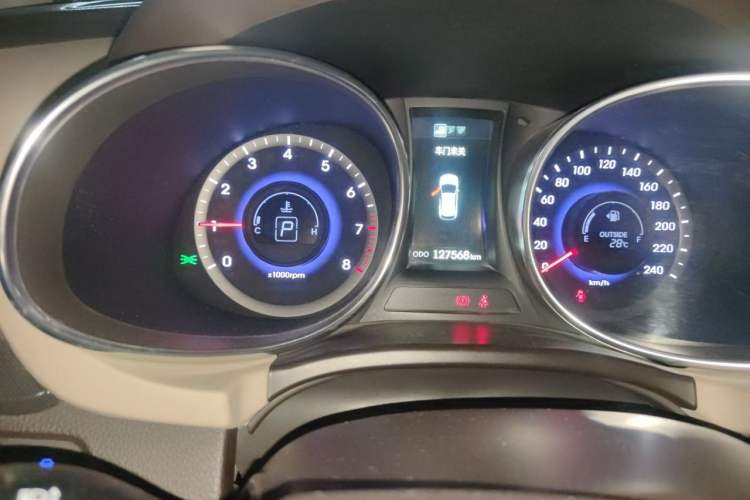 Used Hyundai Santa Fe 2013 Revised Version 2.0T Automatic All-Wheel Drive Prestige Edition Odometer Close Up