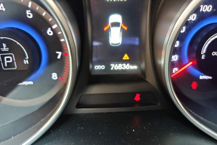 Used Hyundai Santa Fe 2013 Revised Version 2.0T Automatic All-Wheel Drive Top-Tier Trim Odometer Close Up