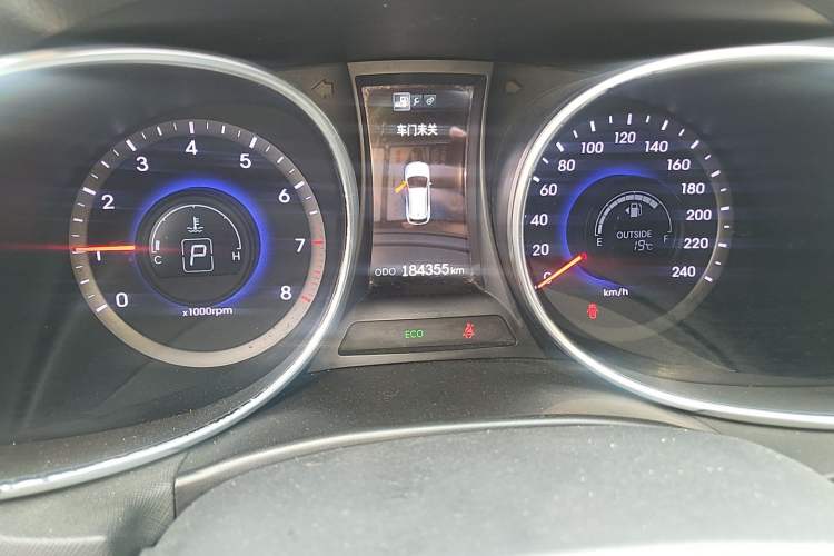 Used Hyundai Santa Fe 2013 2.4L Automatic 2WD Comfort Edition Odometer Close Up