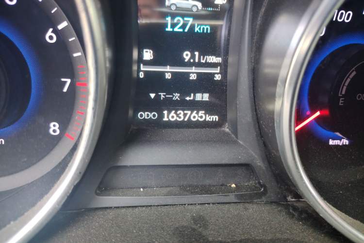 Used Hyundai Santa Fe 2013 Revised Version 2.4L Automatic All-Wheel Drive Luxury Trim Odometer Close Up