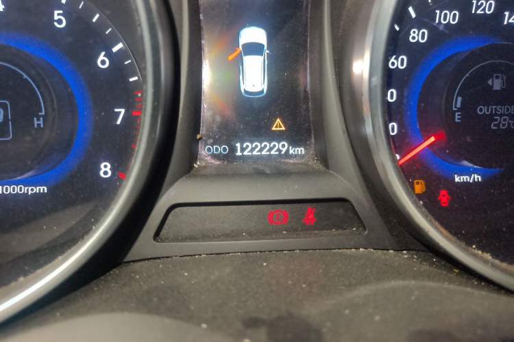 Used Hyundai Santa Fe 2013 2.4L Automatic 2WD Comfort Edition Odometer Close Up