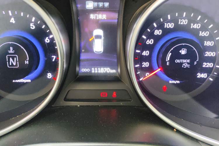 Used Hyundai Santa Fe 2013 2.4L Automatic 2WD Comfort Edition Odometer Close Up