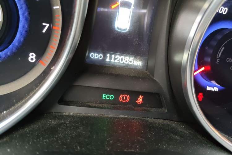 Used Hyundai Santa Fe 2013 2.4L Automatic 2WD Comfort Edition Odometer Close Up