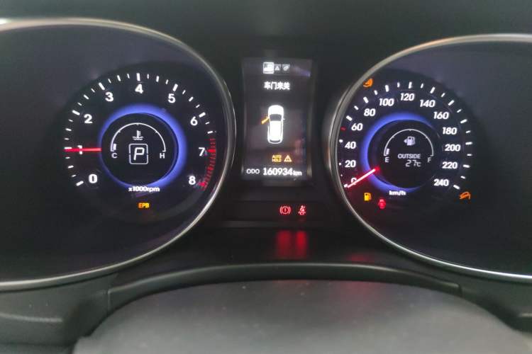Used Hyundai Santa Fe 2013 2.4L Automatic Two-Wheel Drive Smart Version Odometer Close Up