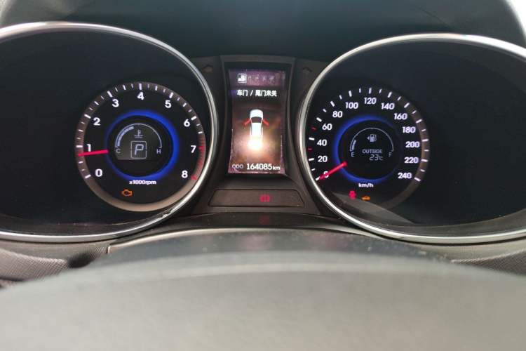 Used Hyundai Santa Fe 2013 Revised Version 2.0T Automatic All-Wheel Drive Prestige Edition Odometer Close Up