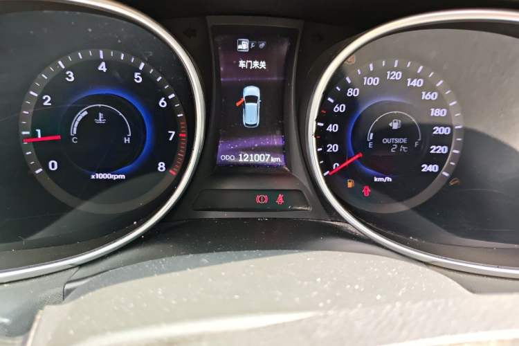 Used Hyundai Santa Fe 2013 2.4L Manual Two-Wheel Drive Comfort Version Odometer Close Up