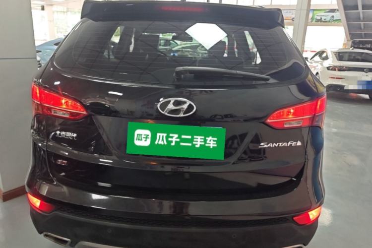 Used Hyundai Santa Fe 2013 2.4L Automatic Two-Wheel Drive Smart Version Rear