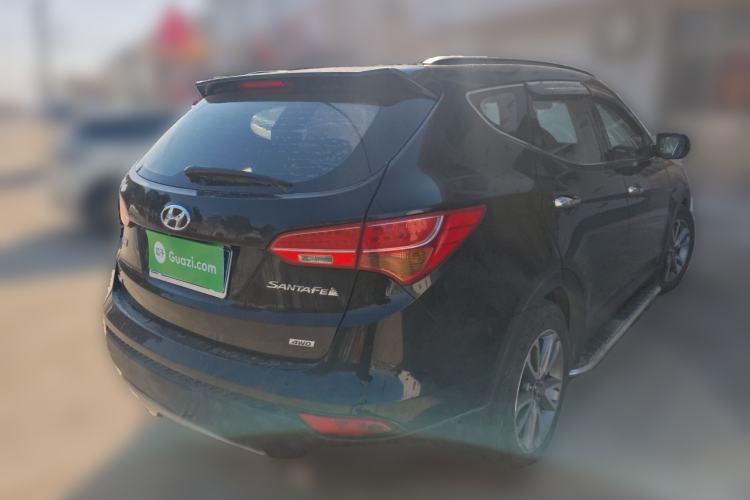 Used Hyundai Santa Fe 2013 2.0T Automatic All-Wheel Drive Top Trim Rear Right 45 Deg