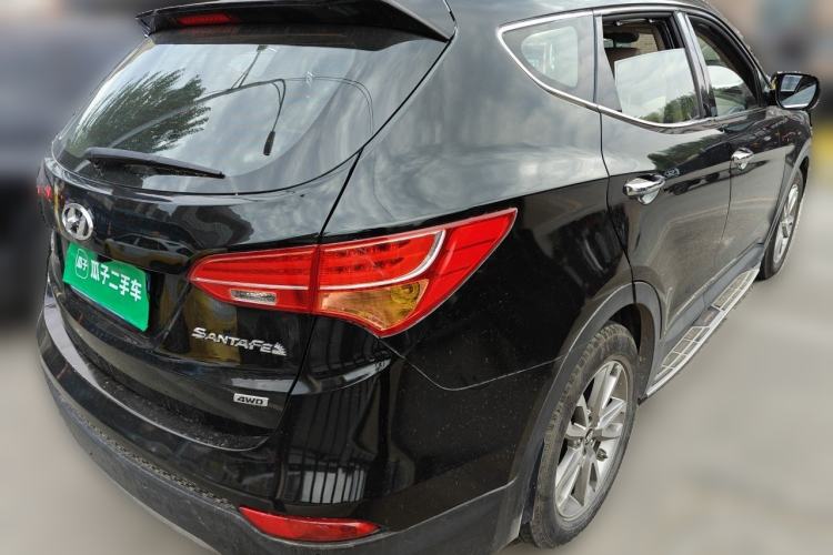 Used Hyundai Santa Fe 2013 2.0T Automatic All-Wheel Drive Top Trim Rear Right 45 Deg