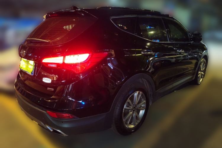 Used Hyundai Santa Fe 2013 Revised Version 2.4L Automatic All-Wheel Drive Luxury Trim Rear Right 45 Deg