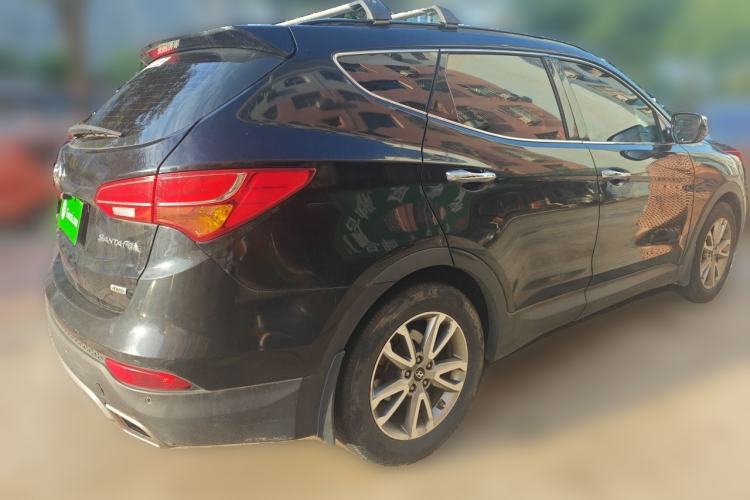 Used Hyundai Santa Fe 2013 2.0T Automatic All-Wheel Drive Top Trim Rear Right 45 Deg