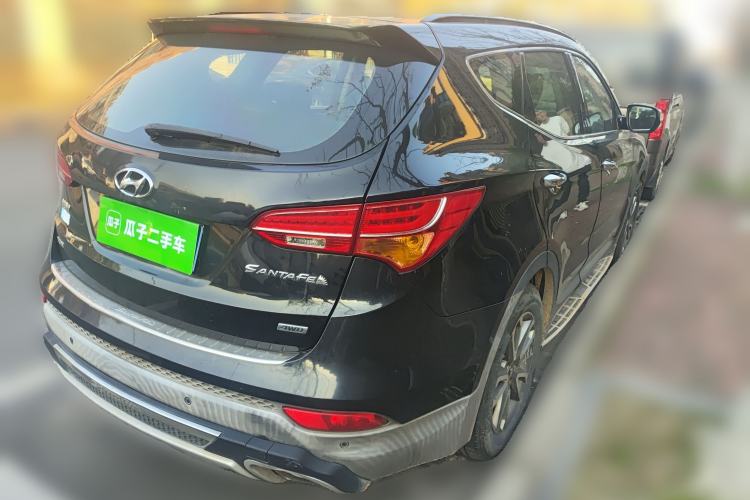 Used Hyundai Santa Fe 2013 2.0T Automatic All-Wheel Drive Top Trim Rear Right 45 Deg
