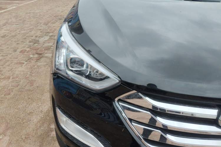 Used Hyundai Santa Fe 2013 2.4L Automatic 2WD Comfort Edition Right Front Headlight