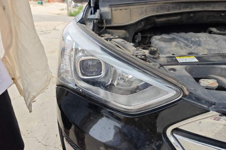 Used Hyundai Santa Fe 2013 Revised Version 2.4L Automatic All-Wheel Drive Smart Type Right Front Headlight