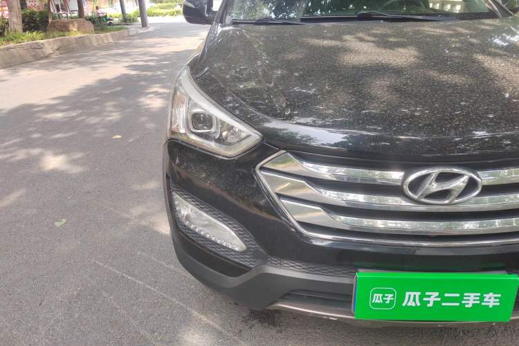 Used Hyundai Santa Fe 2013 2.4L Automatic Two-Wheel Drive Smart Version Right Front Headlight