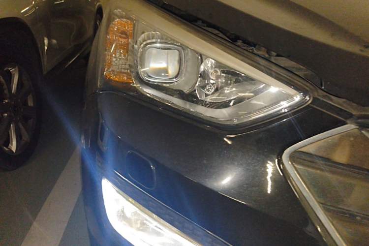 Used Hyundai Santa Fe 2013 Facelifted Version 2.0T Automatic Two-Wheel Drive Prestige Edition Right Front Headlight