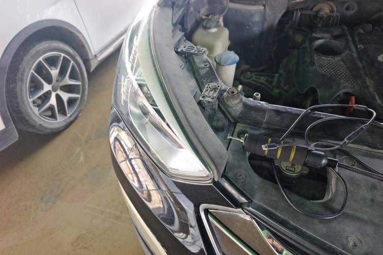 Used Hyundai Santa Fe 2013 2.4L Automatic Two-Wheel Drive Smart Version Right Front Headlight