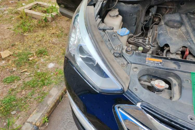 Used Hyundai Santa Fe 2013 2.4L Automatic Two-Wheel Drive Smart Version Right Front Headlight