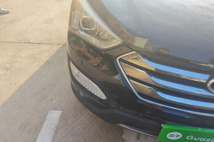 Used Hyundai Santa Fe 2013 2.0T Automatic All-Wheel Drive Top Trim Right Front Headlight