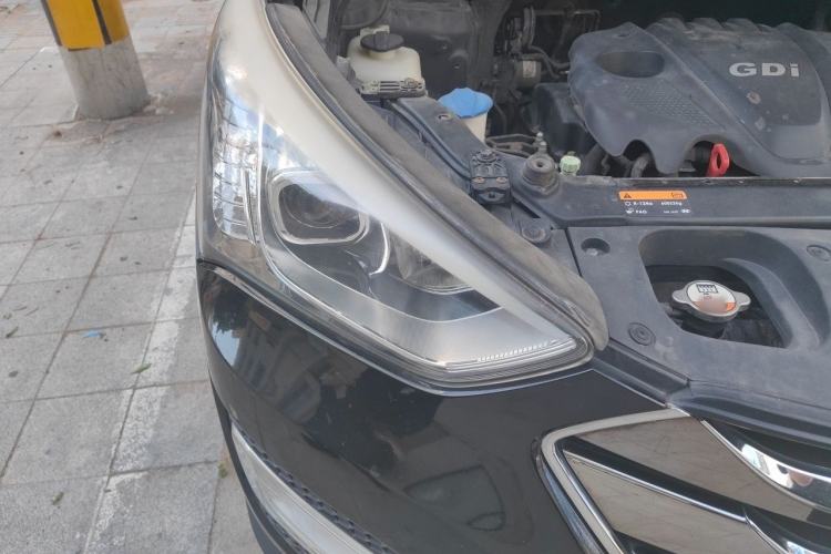 Used Hyundai Santa Fe 2013 2.4L Automatic 4x4 Smart Version Right Front Headlight