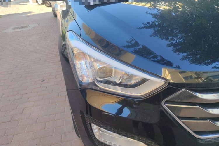 Used Hyundai Santa Fe 2013 2.4L Automatic 4x4 Prestige Edition Right Front Headlight