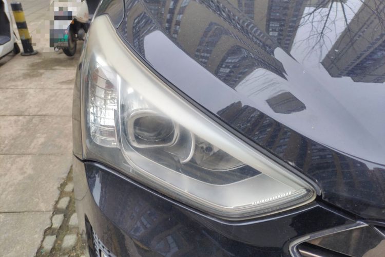 Used Hyundai Santa Fe 2013 2.4L Automatic Two-Wheel Drive Smart Version Right Front Headlight