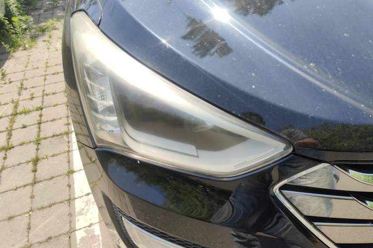 Used Hyundai Santa Fe 2013 2.4L Automatic Two-Wheel Drive Smart Version Right Front Headlight